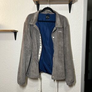 Designer Qilo Touch of Modern men’s buttery micro suede. Size large